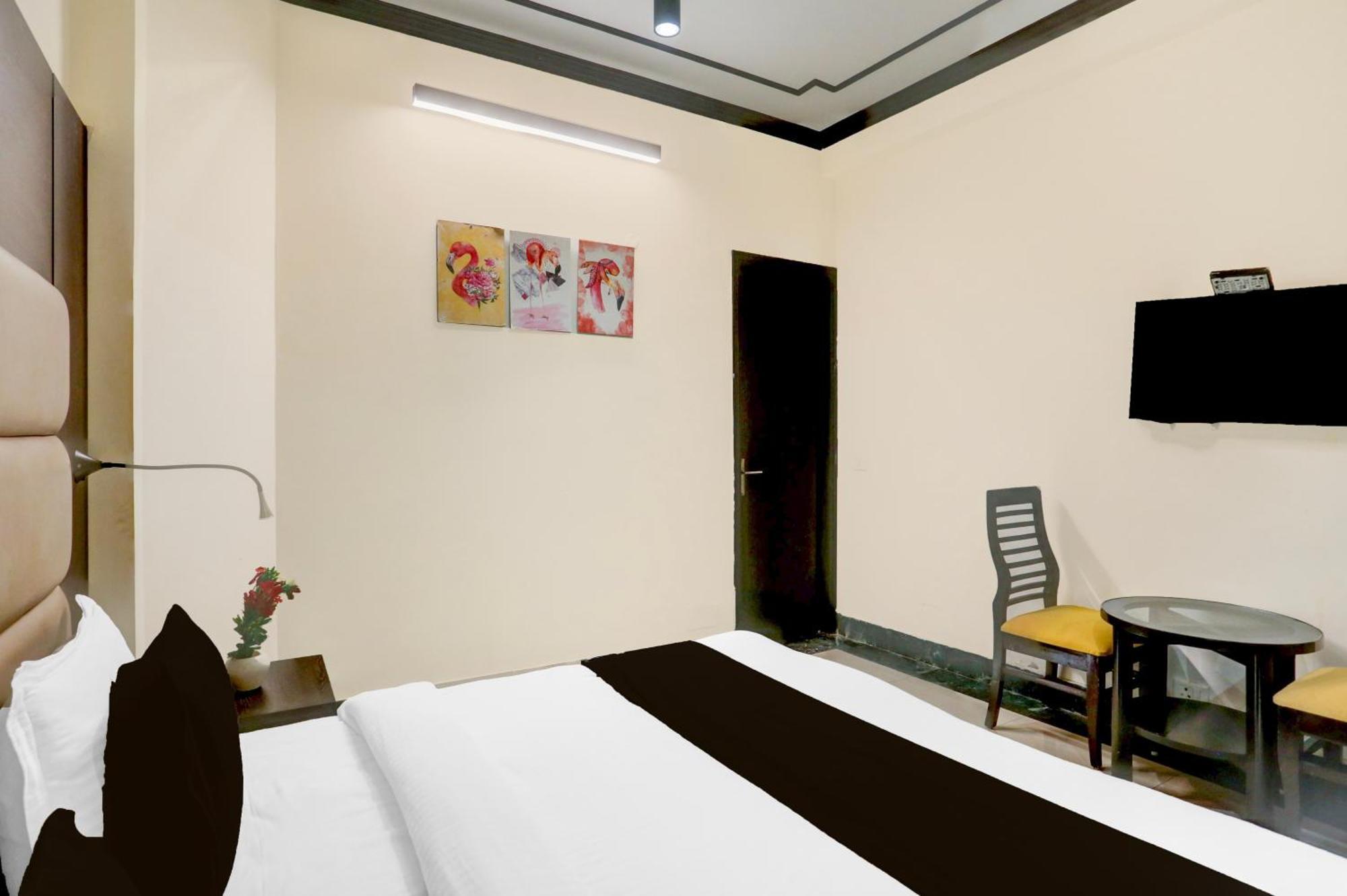 Super Townhouse Sushant Lok Phase 1 Formerly Hotel Neven Gurgaon Exterior foto